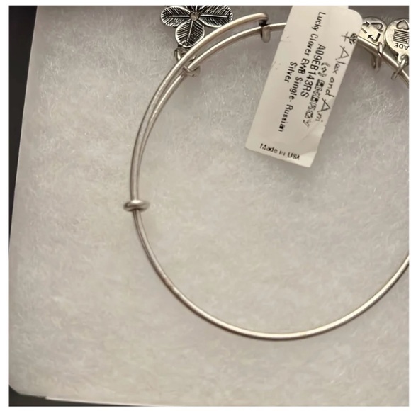 Alex and Ani Bracelet Lucky Clover - Picture 5 of 6